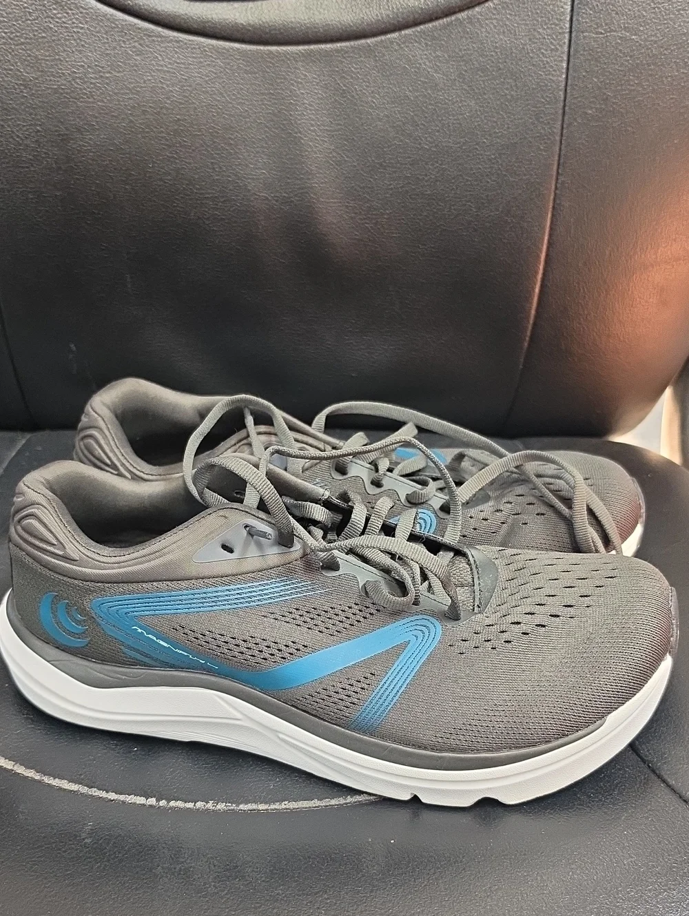 Men's Grey Athletic Running Shoes with Blue Accents